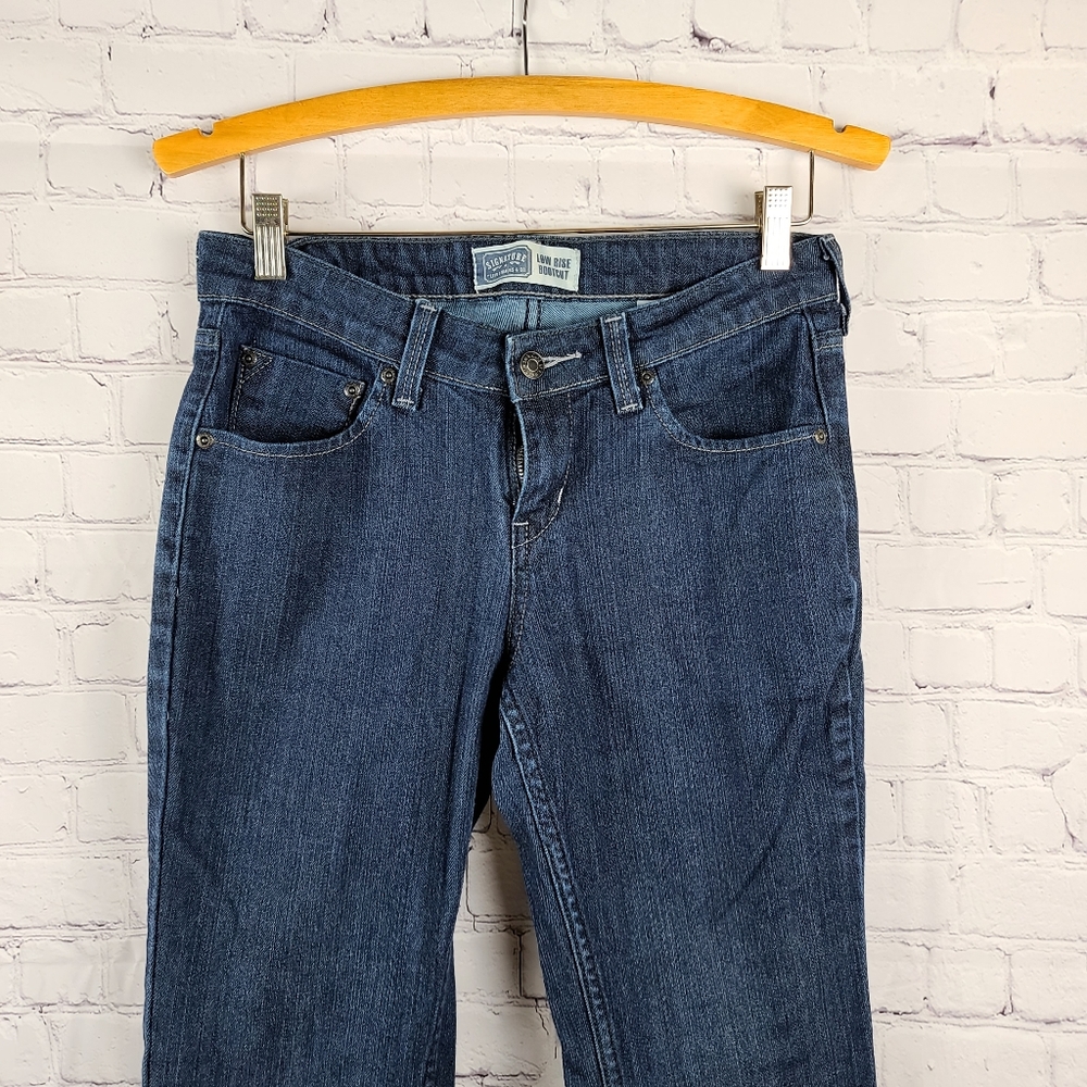 Levi's Signature low raise boot cut jeans. Misses 4 short.